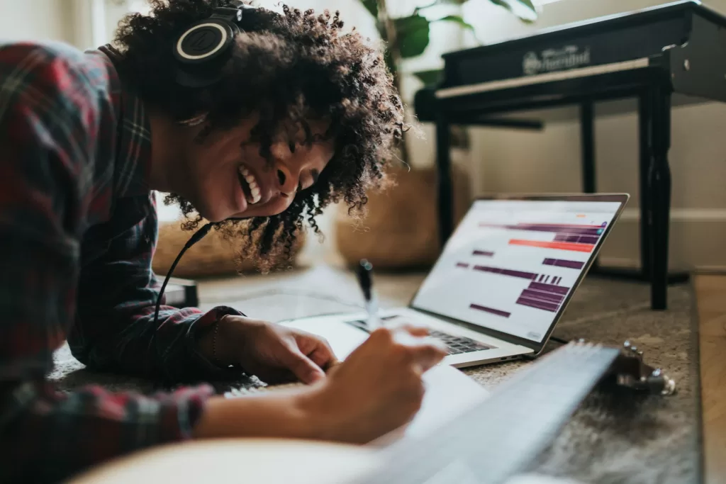 Como Criar um Currículo Vencedor: Dicas e Estratégias Para Se Destacar no Mercado de Trabalho