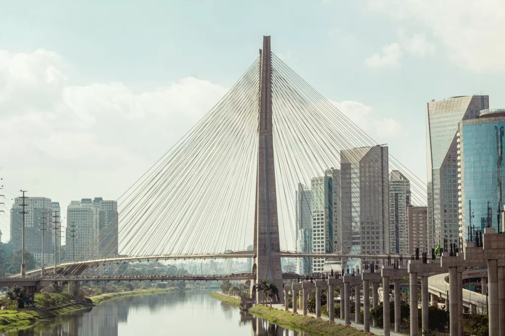 O Mercado de Trabalho no Brasil: Desafios e Tendências